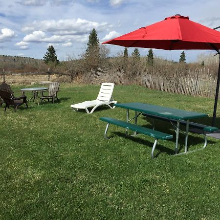 Bulldog Inns Sundre Exterior photo