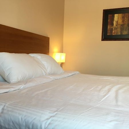 Bulldog Inns Sundre Exterior photo