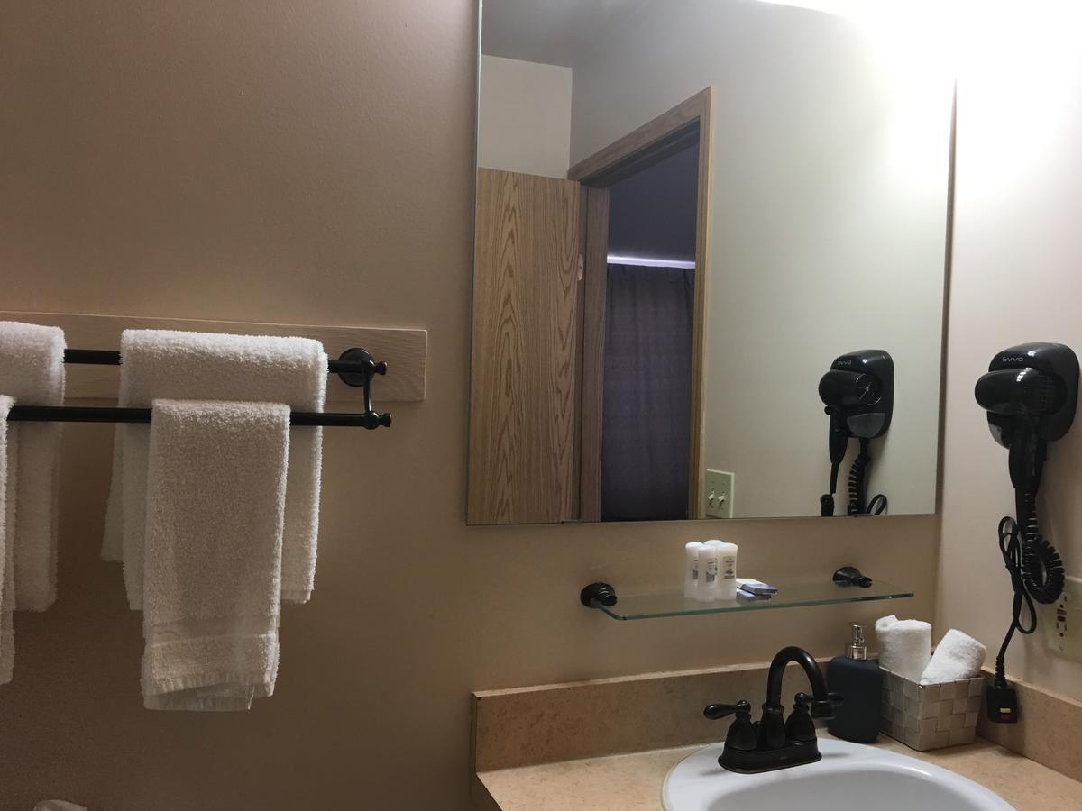 Bulldog Inns Sundre Exterior photo